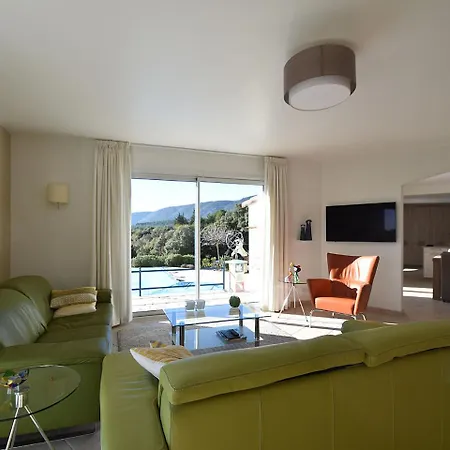 Stylish With Private Pool *